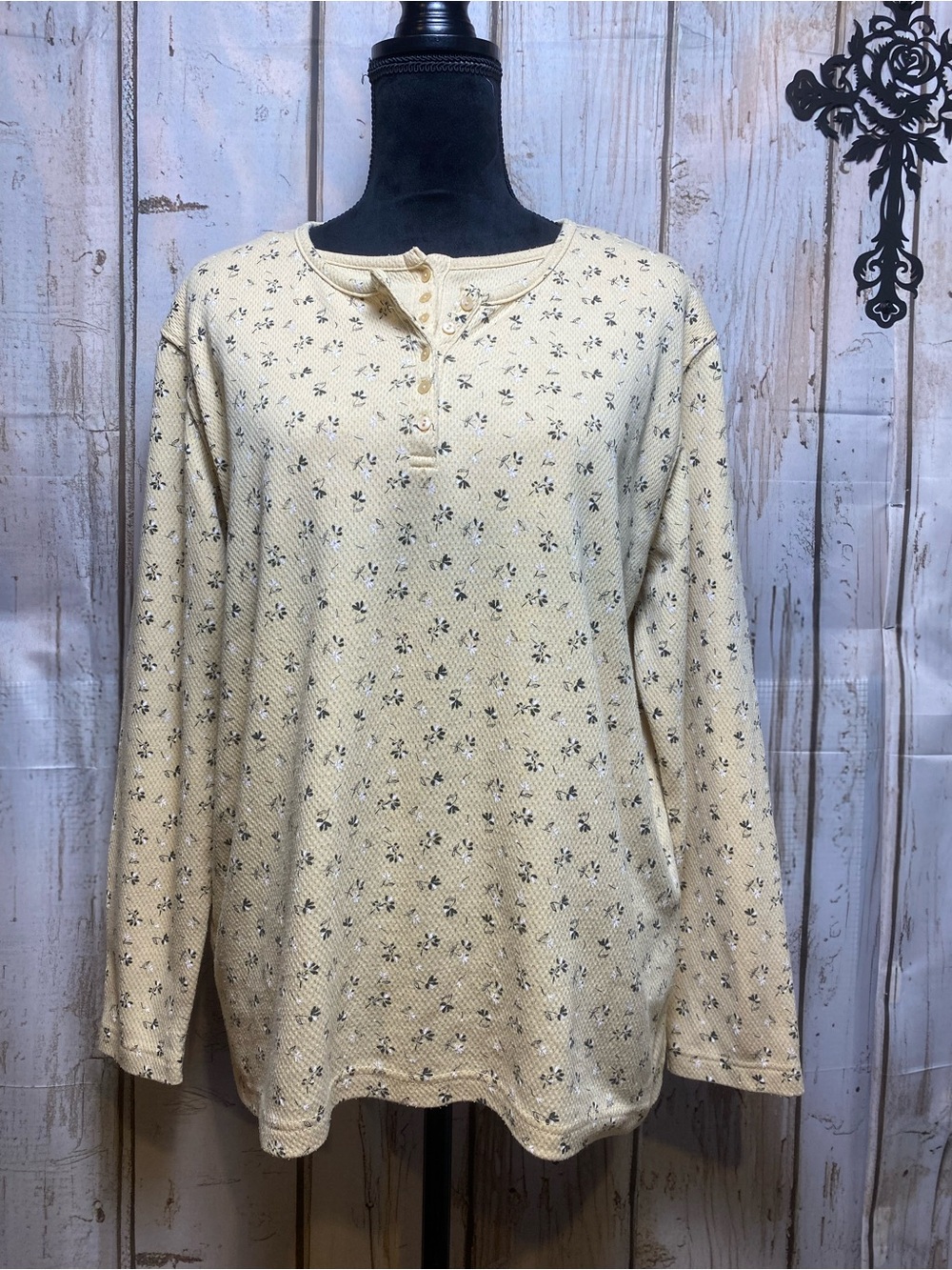 VTG Bobbie Brooks Cream Long-Sleeve Henley with Micro Floral Print Sz-L